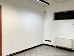 Commercial premises with excellent visibility - 10