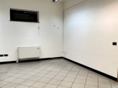 Commercial premises with excellent visibility - 11
