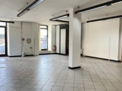 Commercial premises with excellent visibility - 2