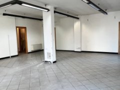 Commercial premises with excellent visibility - 6