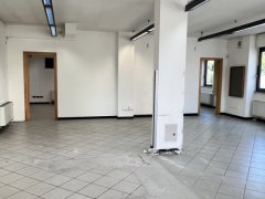 Commercial premises with excellent visibility - 3