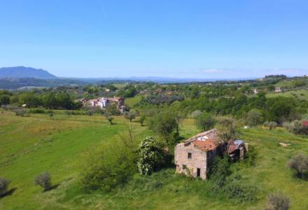 Ancient panoramic farmhouse with 22 hectares of land