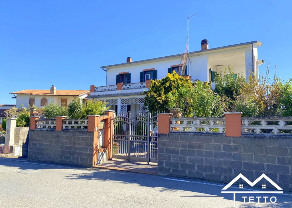 Sale Independent Houses Forano - Large detached house near the village Locality 